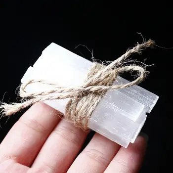 10 adet / takım Doğal Selenit Alçı Süs Sarkaç Şifa Beyaz Manevi Kristaller Noktası Sopa Cips Alçı Enerji Örneği