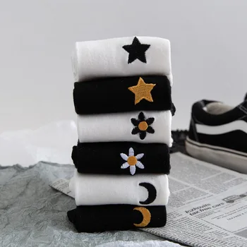 Yeni Çorap Pamuk Nakış Ay Yıldız Unisex Çorap Kişilik Harajuku Siyah Beyaz Çiftler Kaykay Örme Rahat Moda Sox
